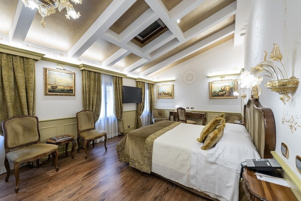 Junior Suite with partial city or courtyard view