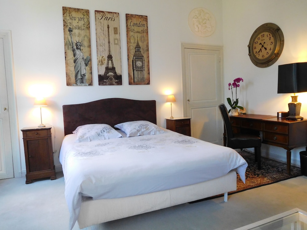 Comfort Quadruple Room, 1 Bedroom, Private Bathroom, Garden Area (Jules Verne) photo 1