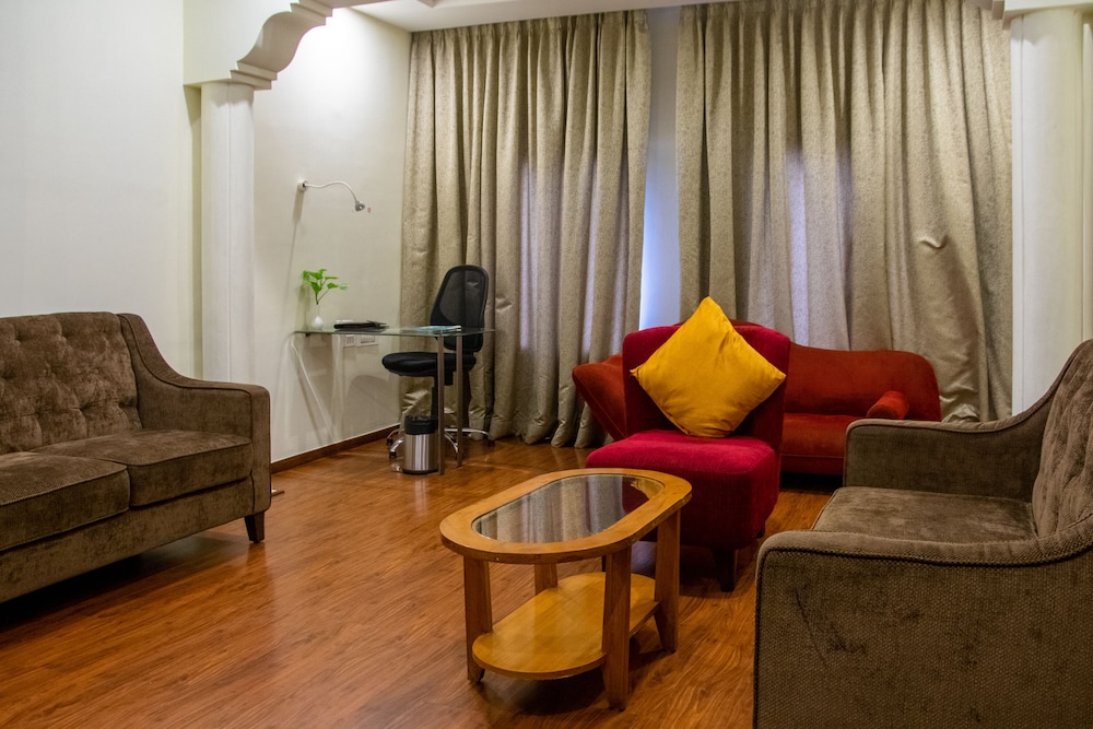 Suite - Photo 3