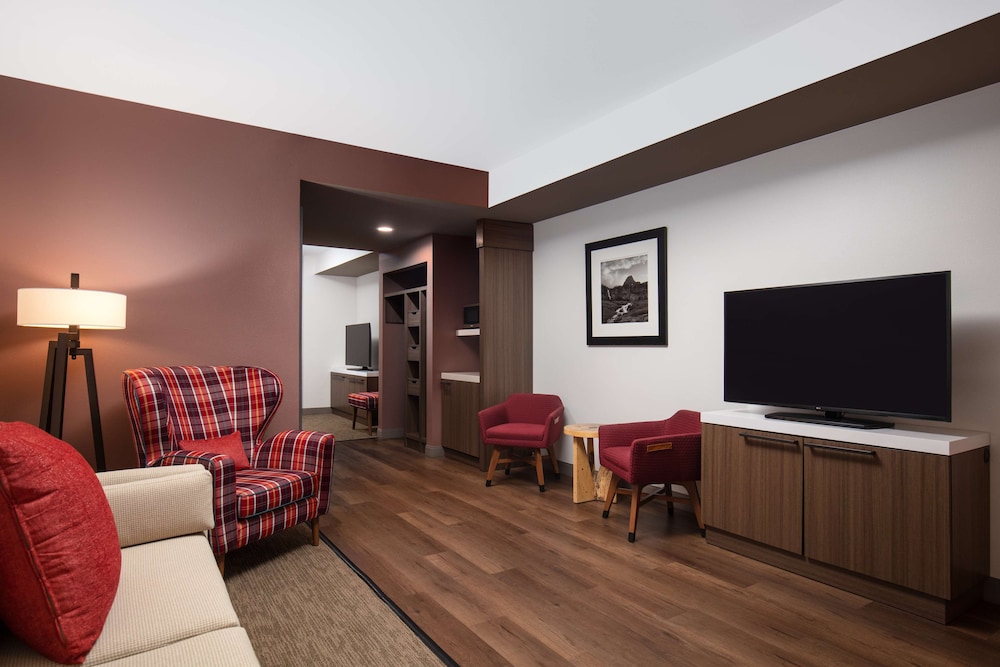 Junior Suite, 1 King Bed, Non Smoking - Photo 1