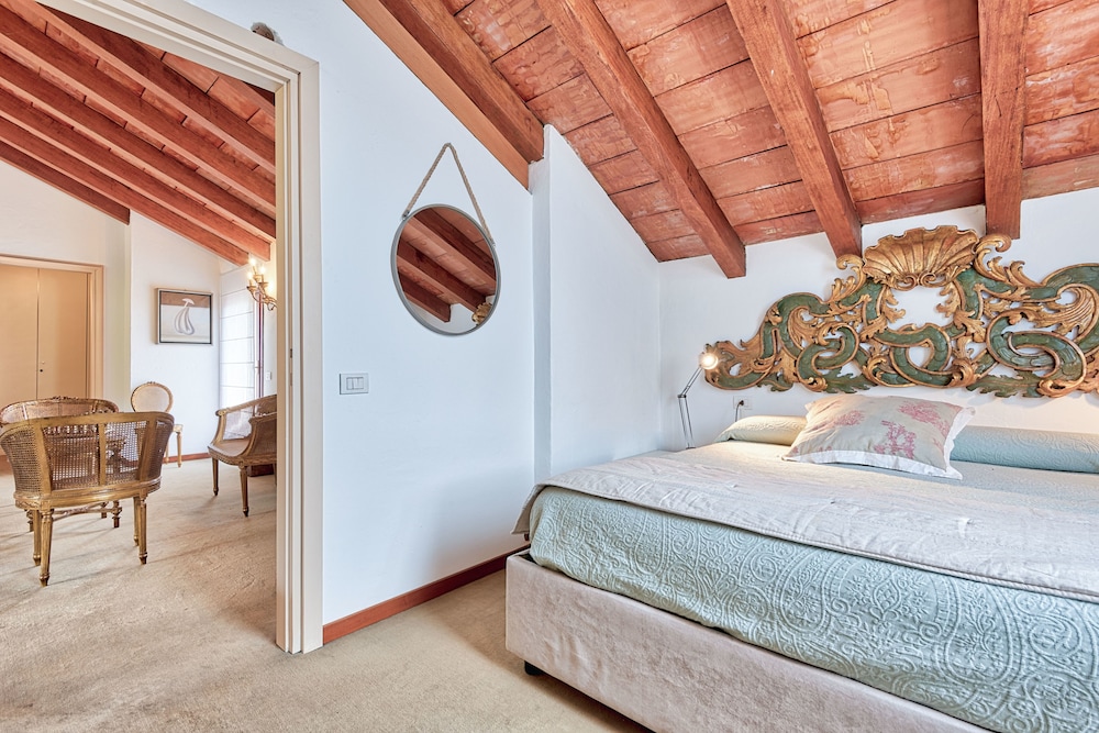 Exclusive Penthouse, 1 Queen Bed With Sofa Bed, Kitchen