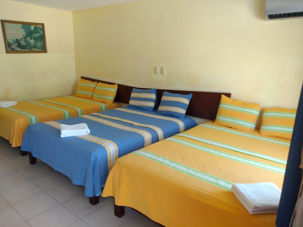 Basic Triple Room, Multiple Beds photo 1