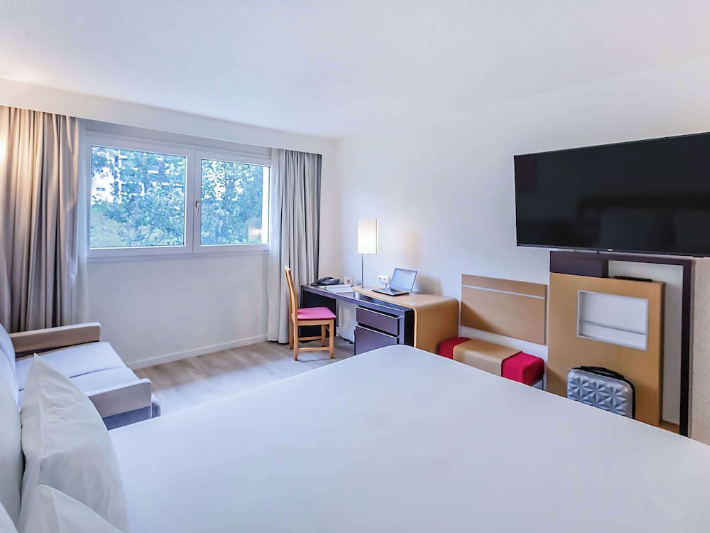 Standard Room, 1 Double Bed with Sofa bed, Pool View - Photo 1