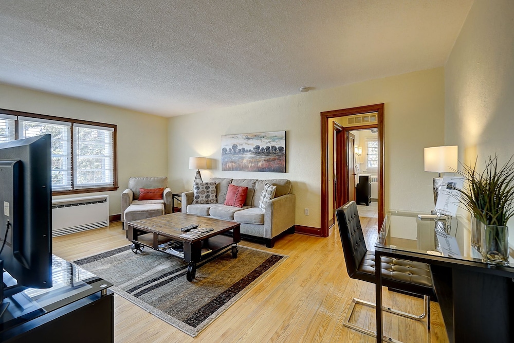 Premium Apartment, 1 Queen Bed, Non Smoking, City View