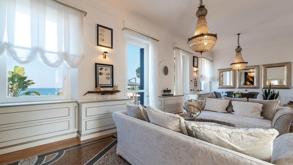 Villa photo 1