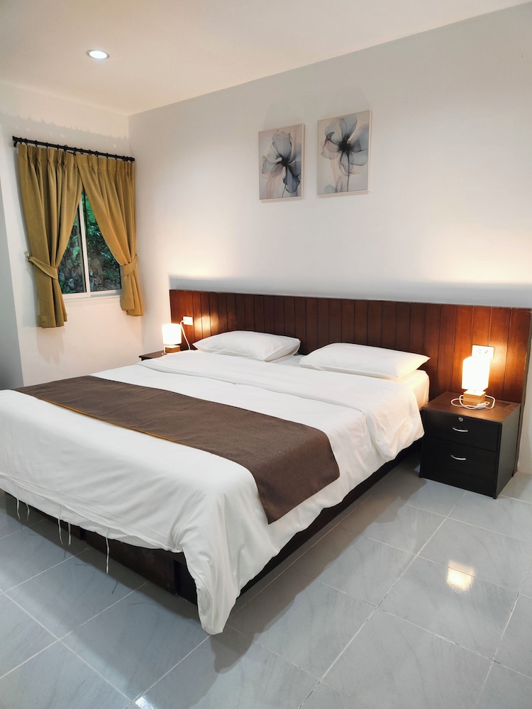 Junior Double or Twin Room photo 1