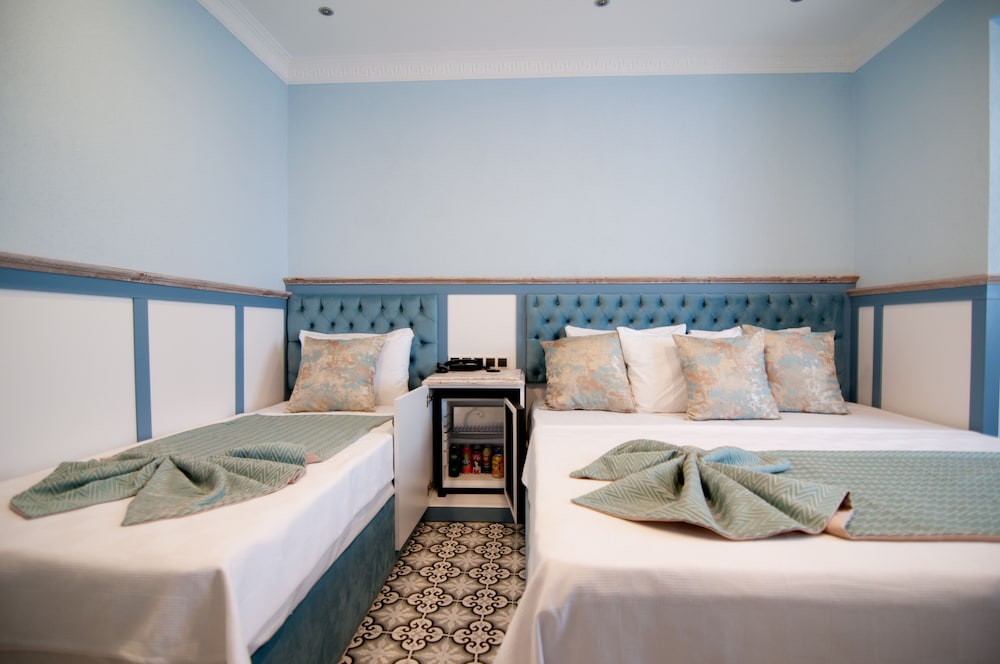 Economy Triple Room photo 1