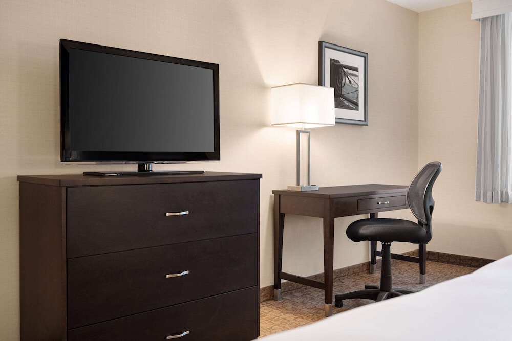 Deluxe Room, 1 King Bed, Non Smoking, City View photo 1