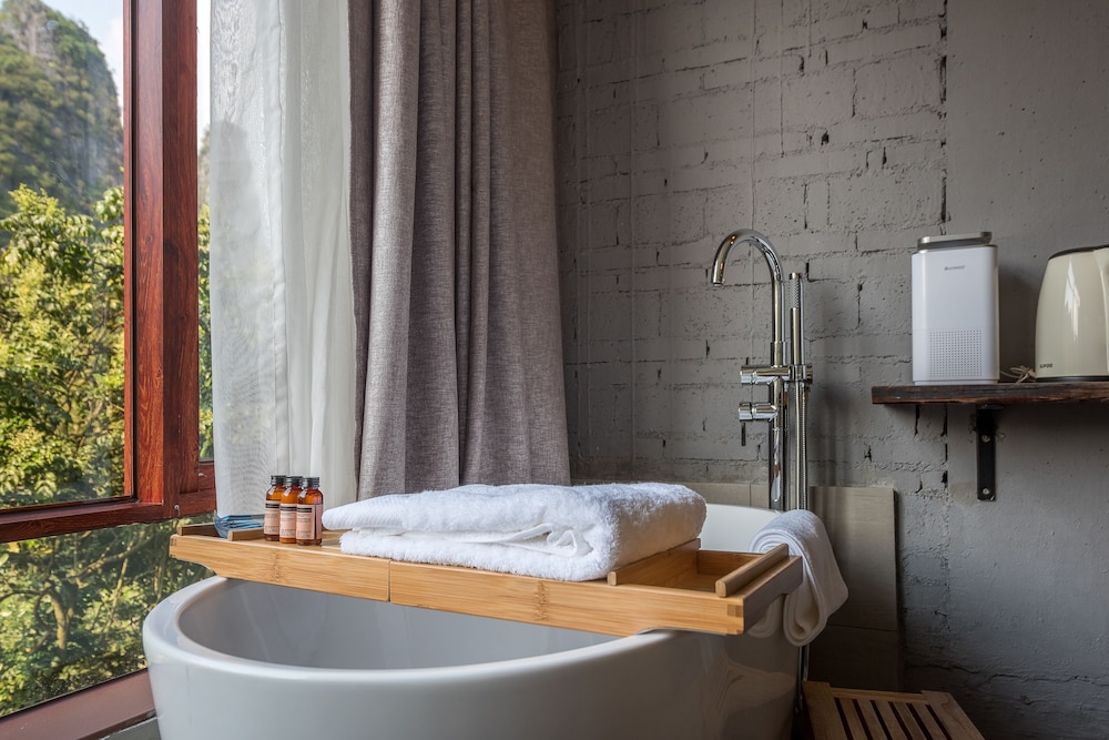 Luxury Double Room, Bathtub, Mountain View photo 2