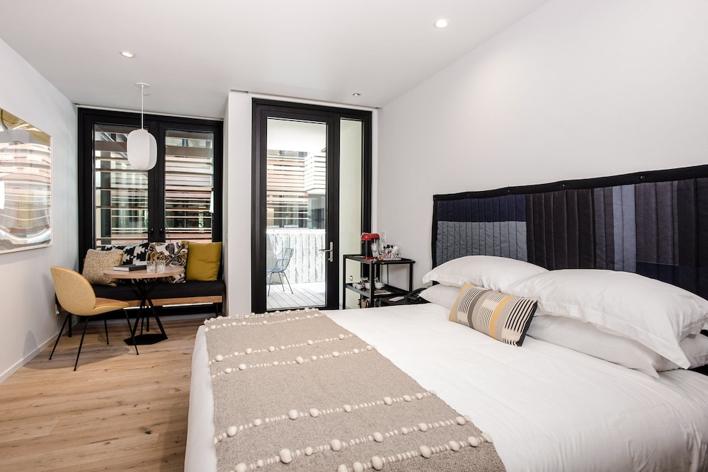 Room, 1 King Bed (Harmon)