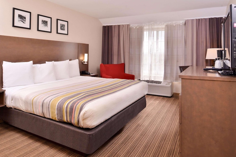 Room, 1 King Bed, Accessible, Bathtub - Photo 1