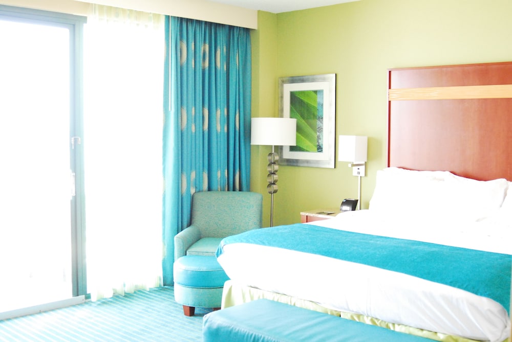 Standard Room, 1 King Bed, Oceanfront - Photo 2