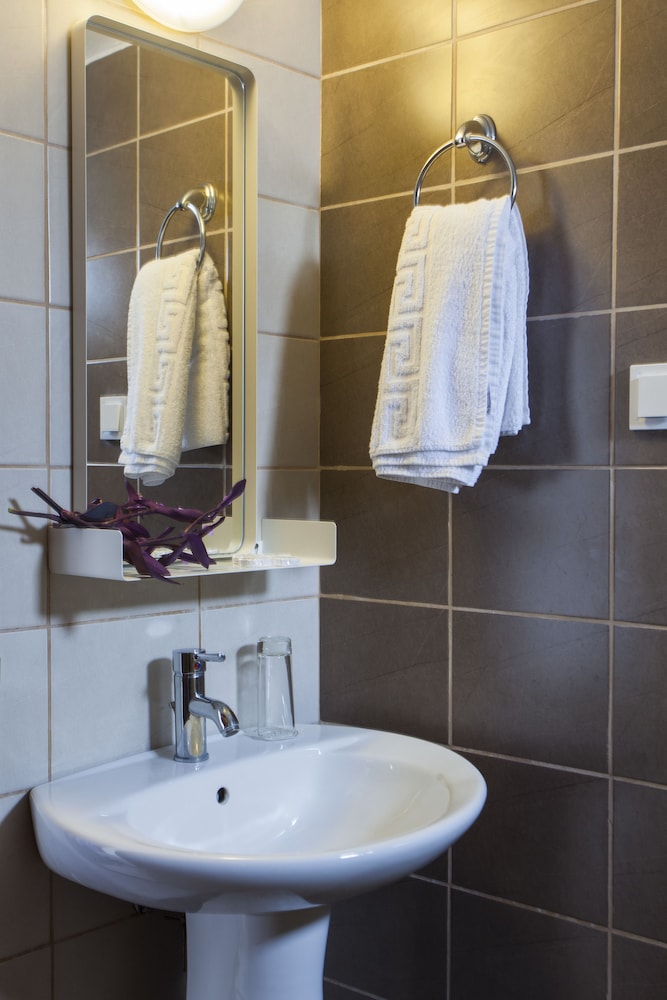 Superior Triple Room photo 3