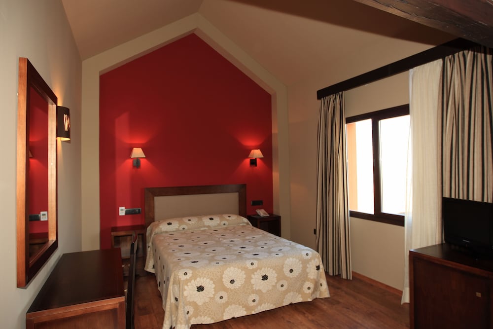Double or Twin Room - Photo 14
