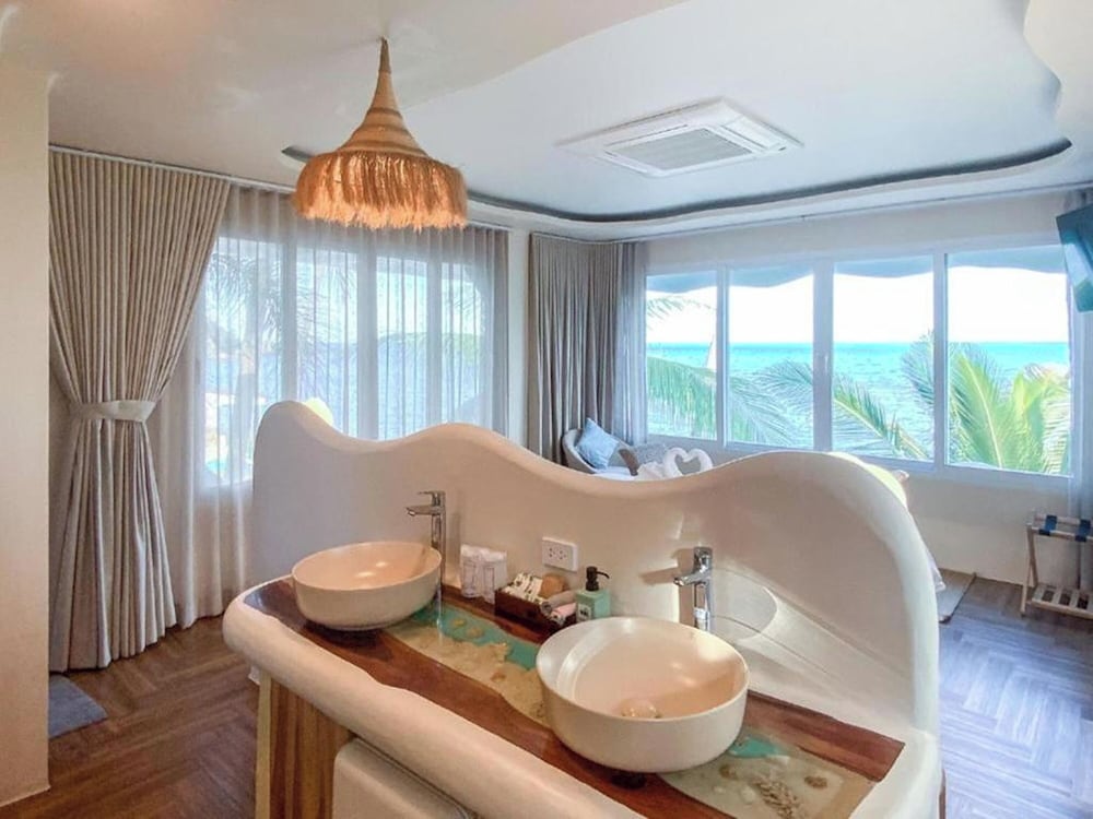 Deluxe Beachfront room with Kitchen - Photo 5