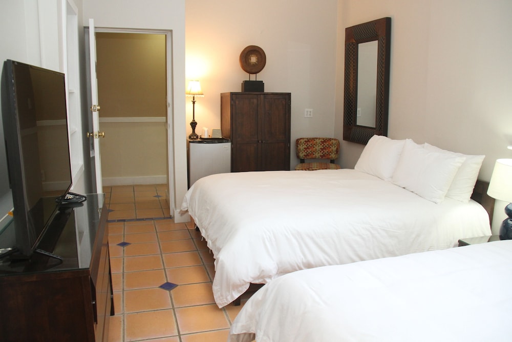 Room, 2 Queen Beds photo 2