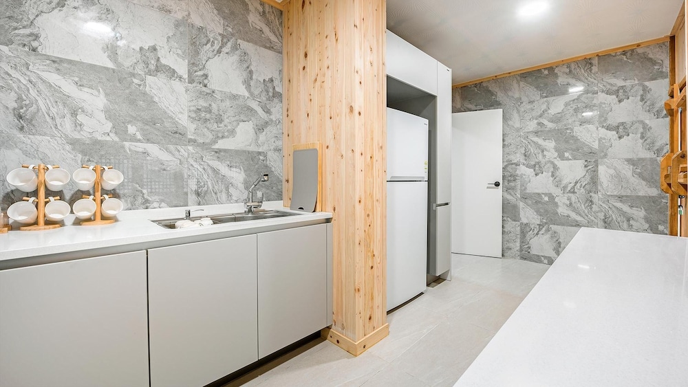 Basic Room, 3 Bedrooms (deogyunsinsil(1cheung)) photo 3