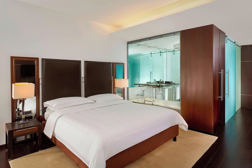 Premium Room, 1 Queen Bed - Photo 4