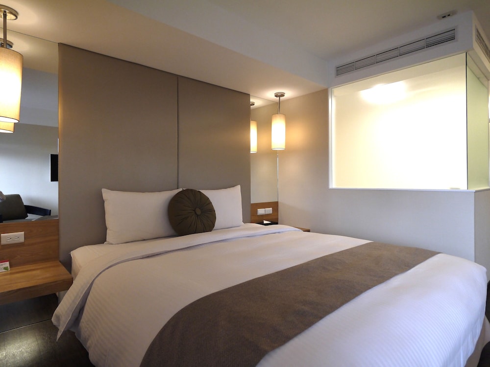 Deluxe View King Room photo 2