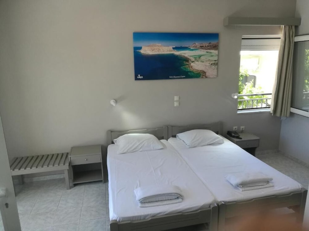 Basic Double or Twin Room, Balcony photo 2