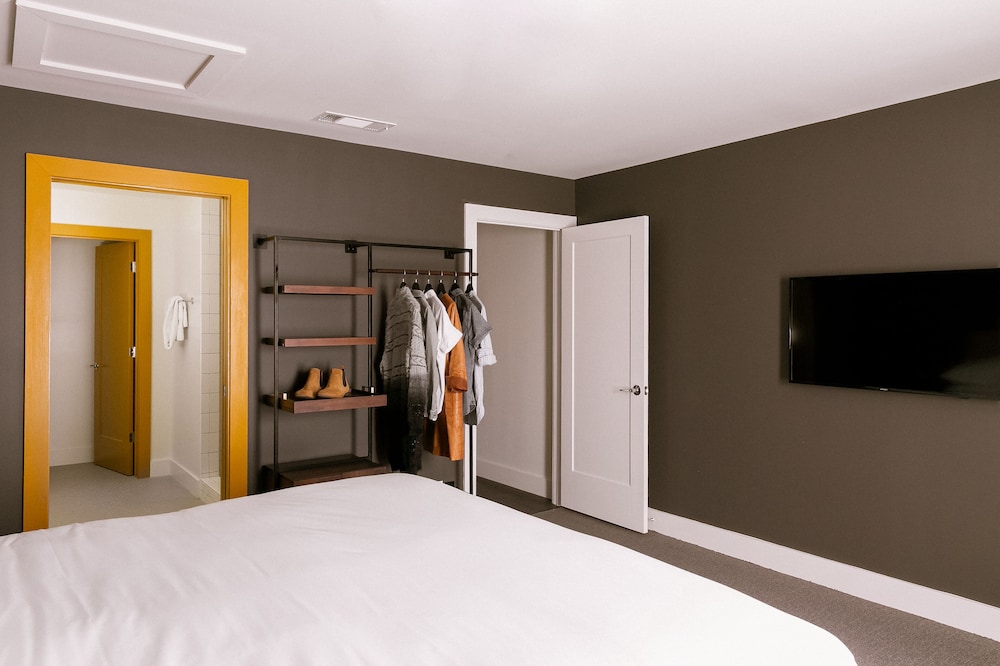 Deluxe Room, Multiple Beds photo 2