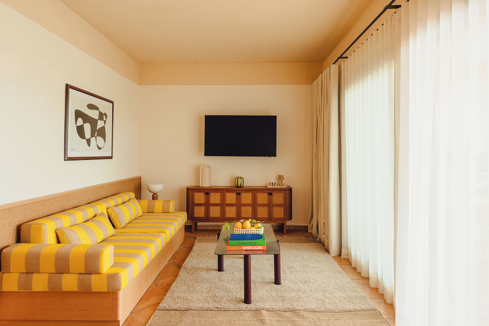 Panoramic Studio Suite, 1 Bedroom, Private Pool, Sea View - Photo 3