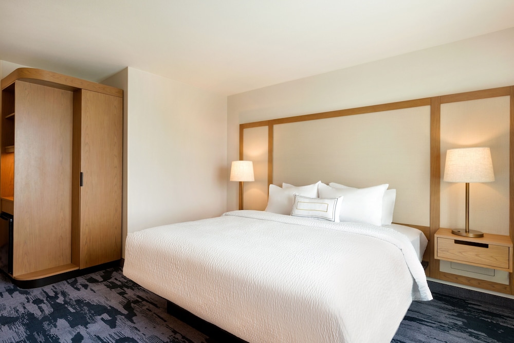 Room, 1 King Bed photo 2