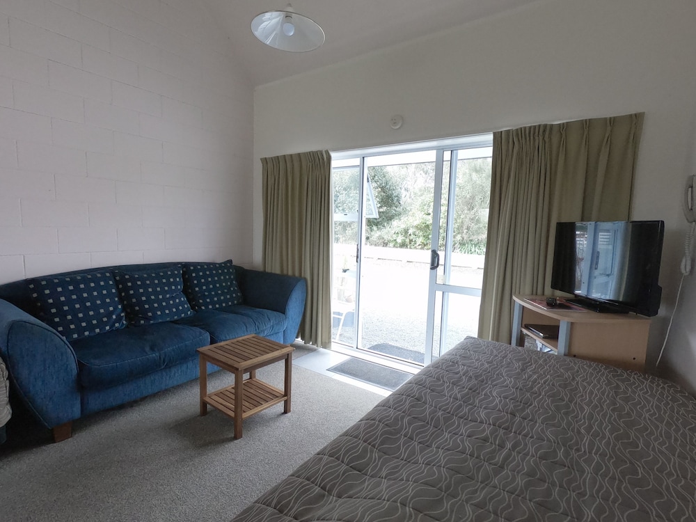 One Bedroom Queen - Photo 10