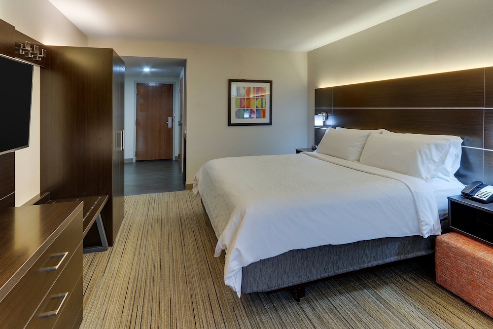 Standard Room, 1 King Bed, Accessible (Communications) - Photo 1