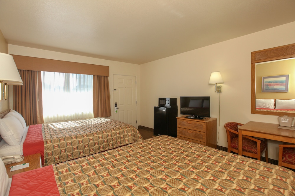 Standard Room, 2 Queen Beds - Photo 3