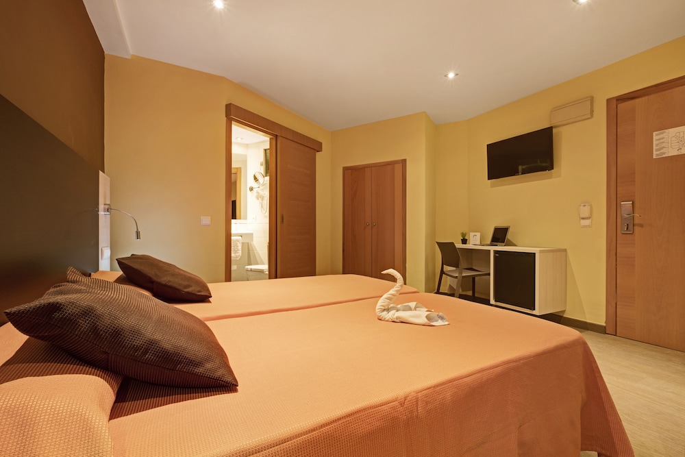 Double Room (Interior)