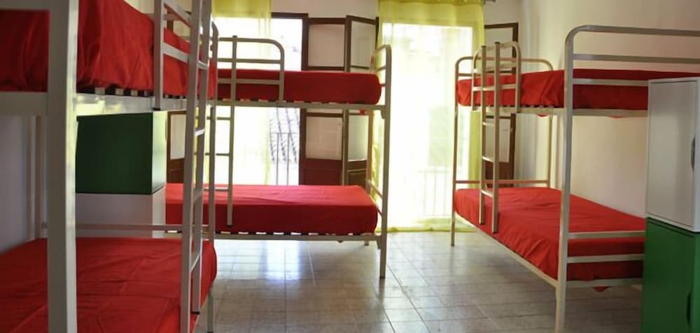 Dormitorio compartido solo mujeres (6 camas)