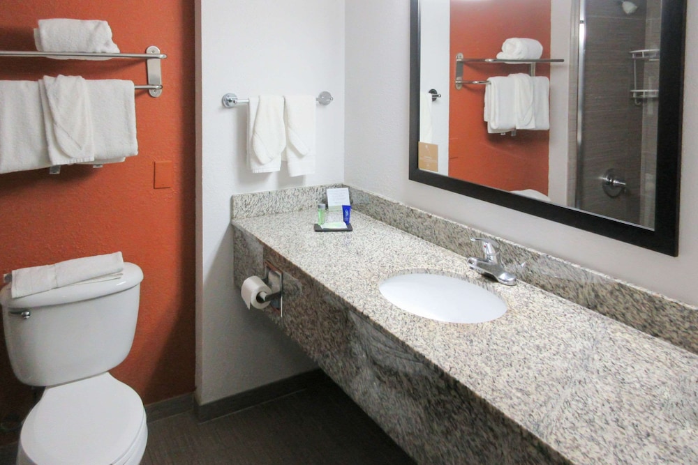 Suite, 2 Queen Beds, Non Smoking - Photo 4