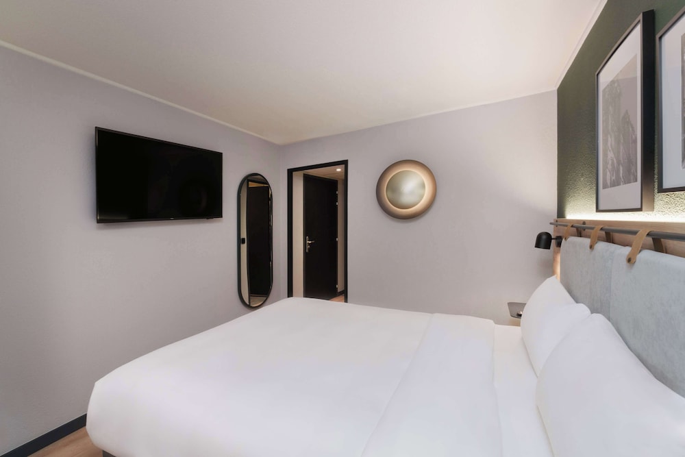 Standard Room, 1 Queen Bed - Photo 2