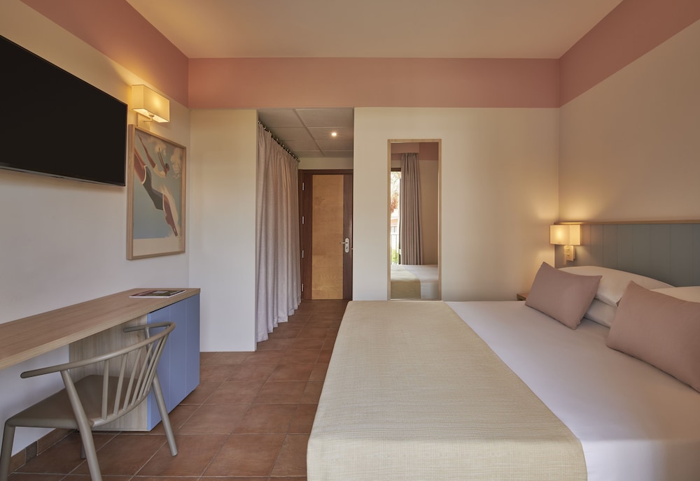 Premium Pool Area Balcony - Photo 2