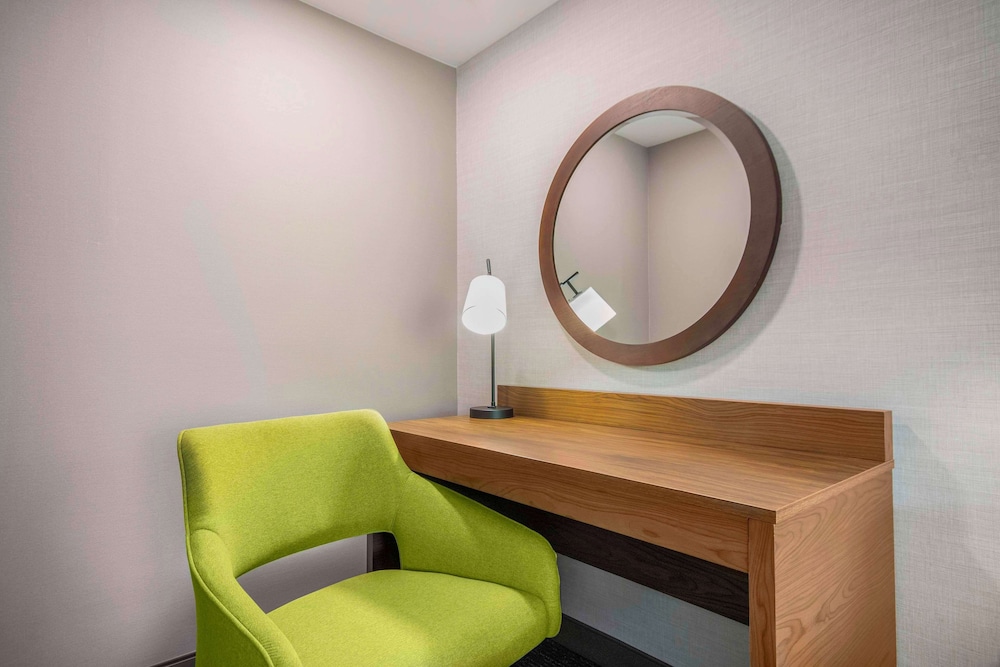 Suite, 1 King Bed, Accessible (Hearing)