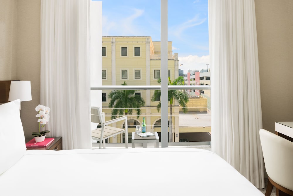 Suite, 1 King Bed, Mobility Accessible, Balcony (King) photo 3