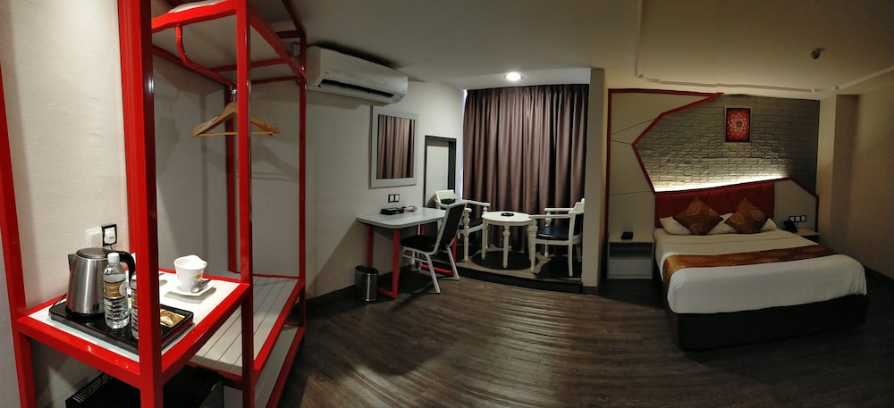 Deluxe Queen Room - Photo 5