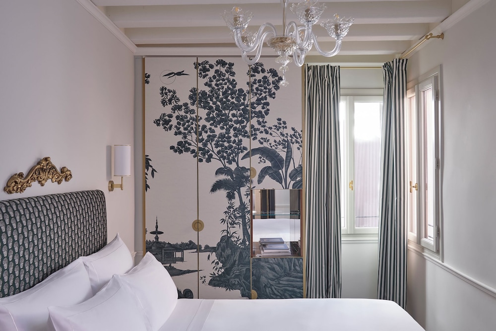 Executive Room (Family & Friends)