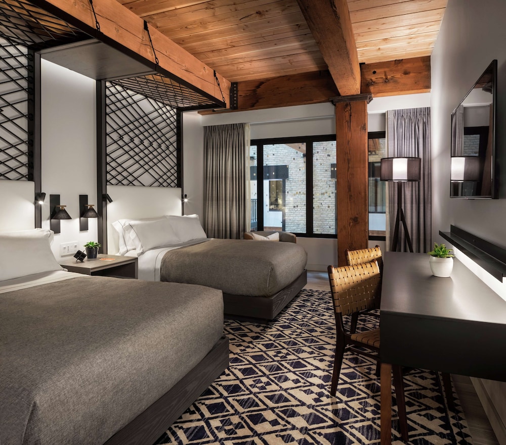 2 Queen Beds Interior Atrium View