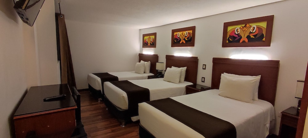 Economy Triple Room photo 2