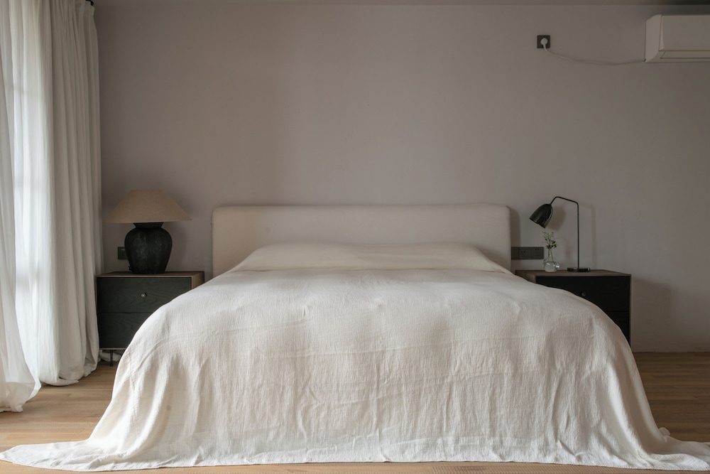 Basic Double Room, Courtyard View photo 3