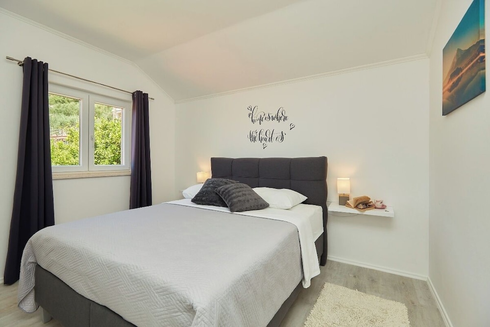 Apartment (2 Bedrooms)