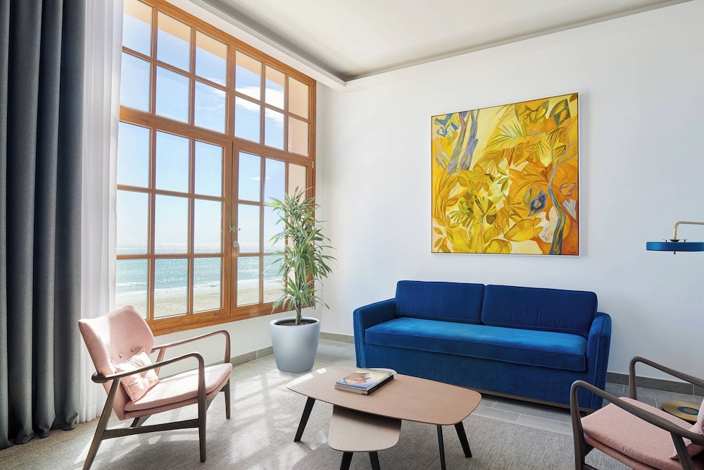 Suite, 1 King Bed, Beachfront