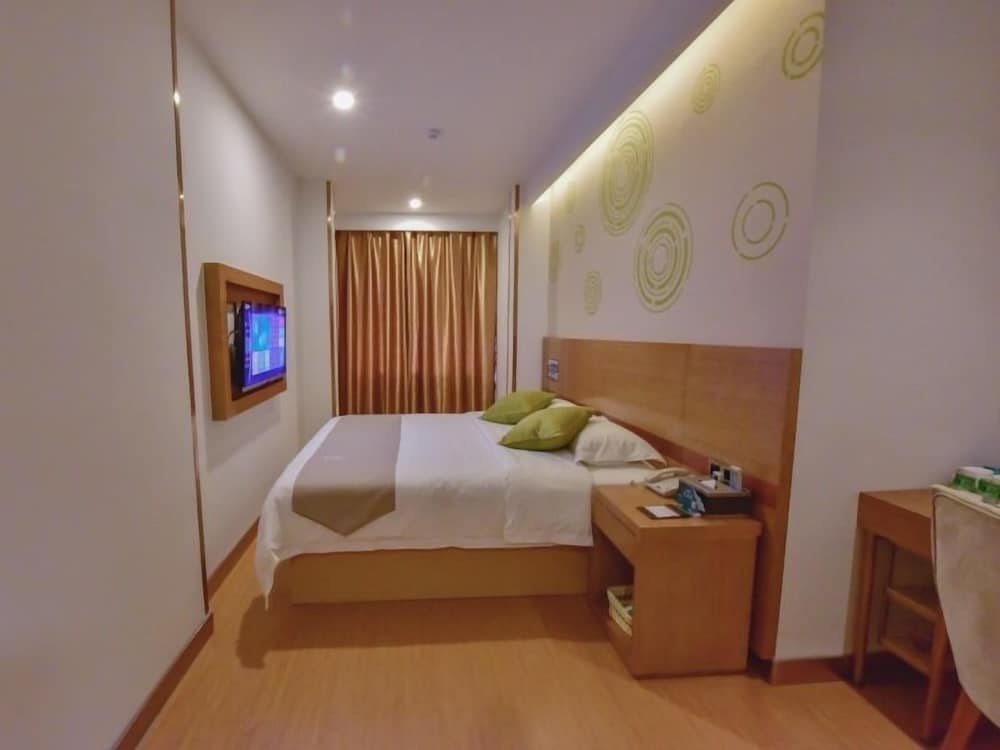 Room, 1 King Bed photo 2