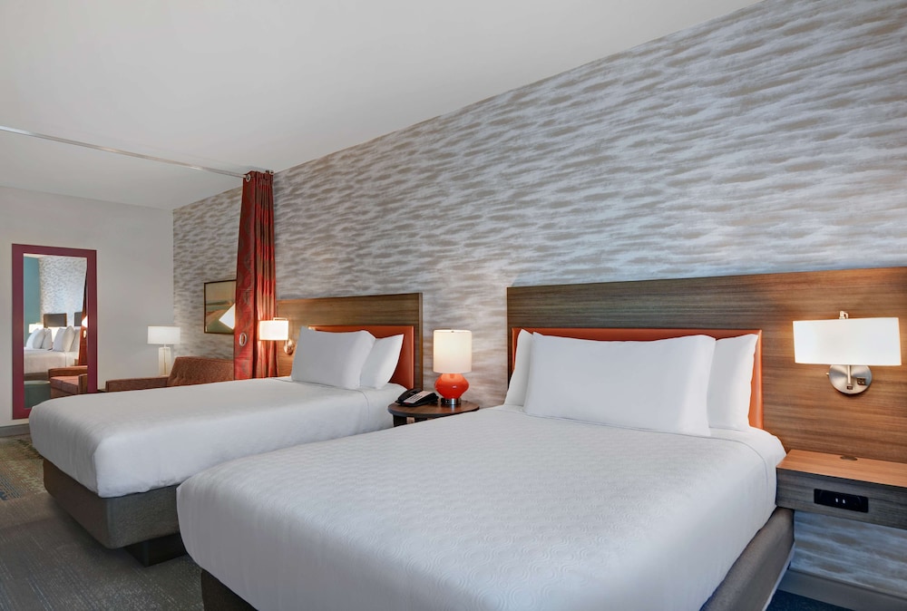 Studio Suite, 2 Queen Beds, Accessible (Mobility & Hearing, Roll-in Shower) - Photo 2