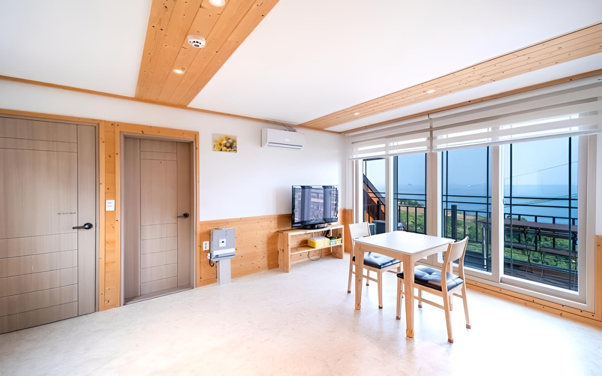 Room (Red Velvet (Ocean View)) photo 1