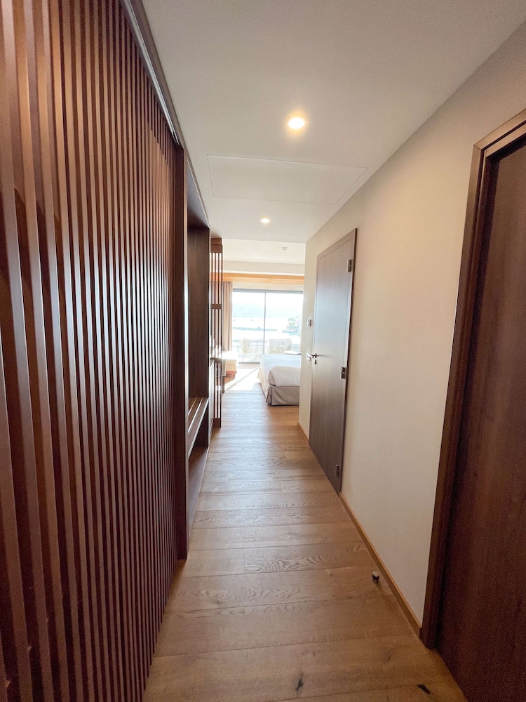 Deluxe Room, 1 King Bed, Balcony, Sea View - Photo 6