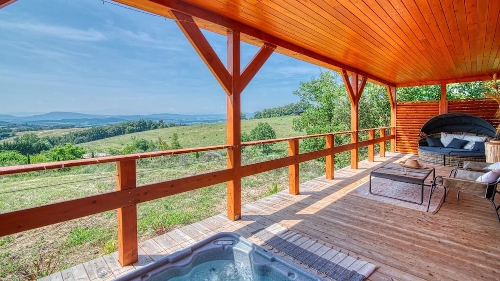 Deluxe Cottage photo 1