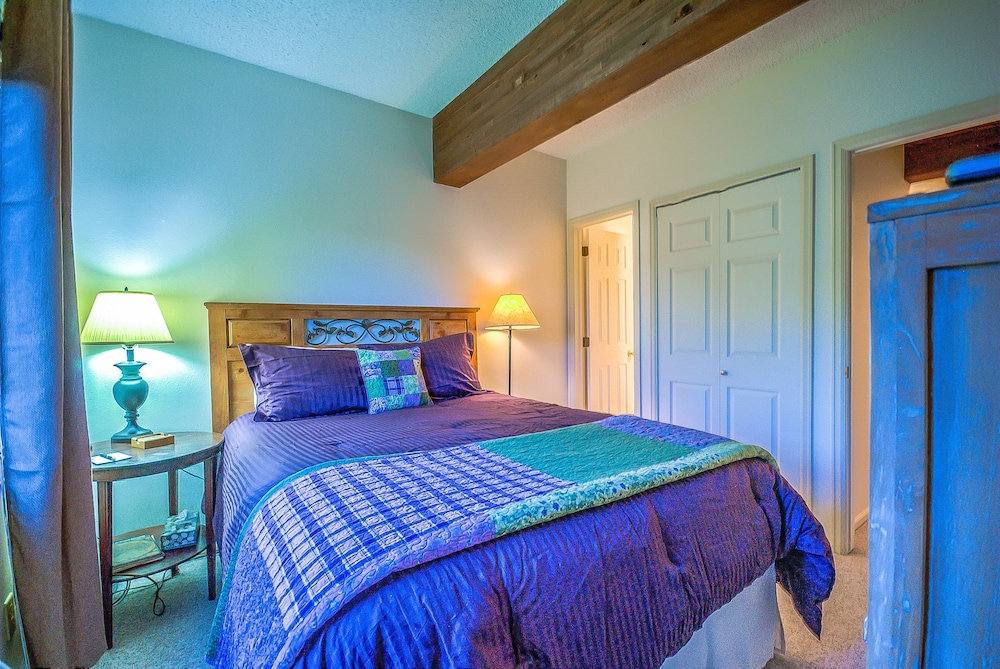 3 Bedroom, 4 Bathroom - 1 photo 1